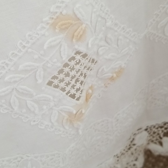 Antique 66" Round Fancy Lace Cover - Picture 7 of 8